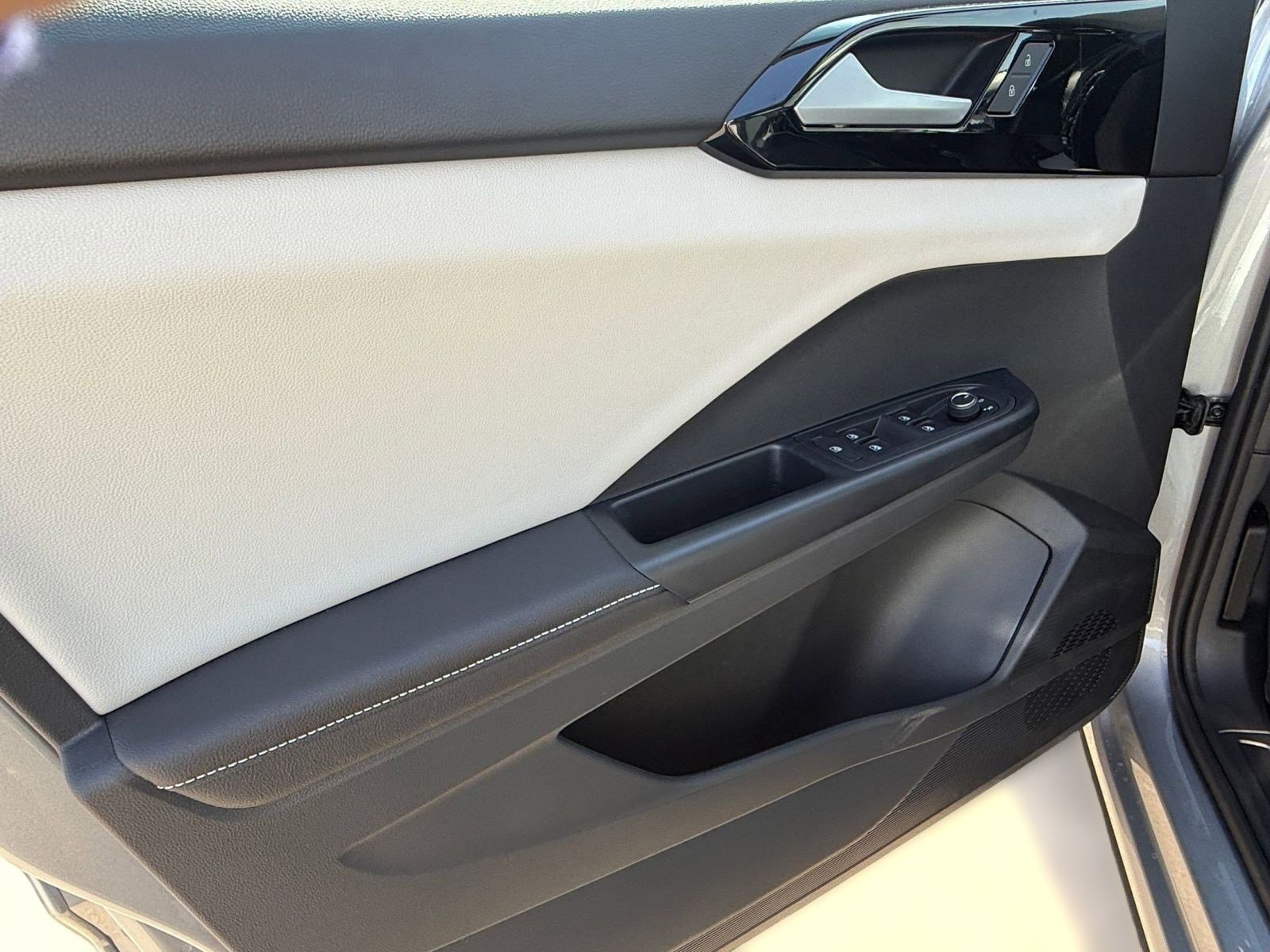 New 2026 Volkswagen Taos S image 12