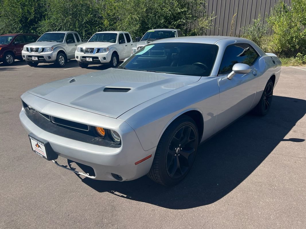 Used 2019 Dodge Challenger SXT w/ Plus Package image 3