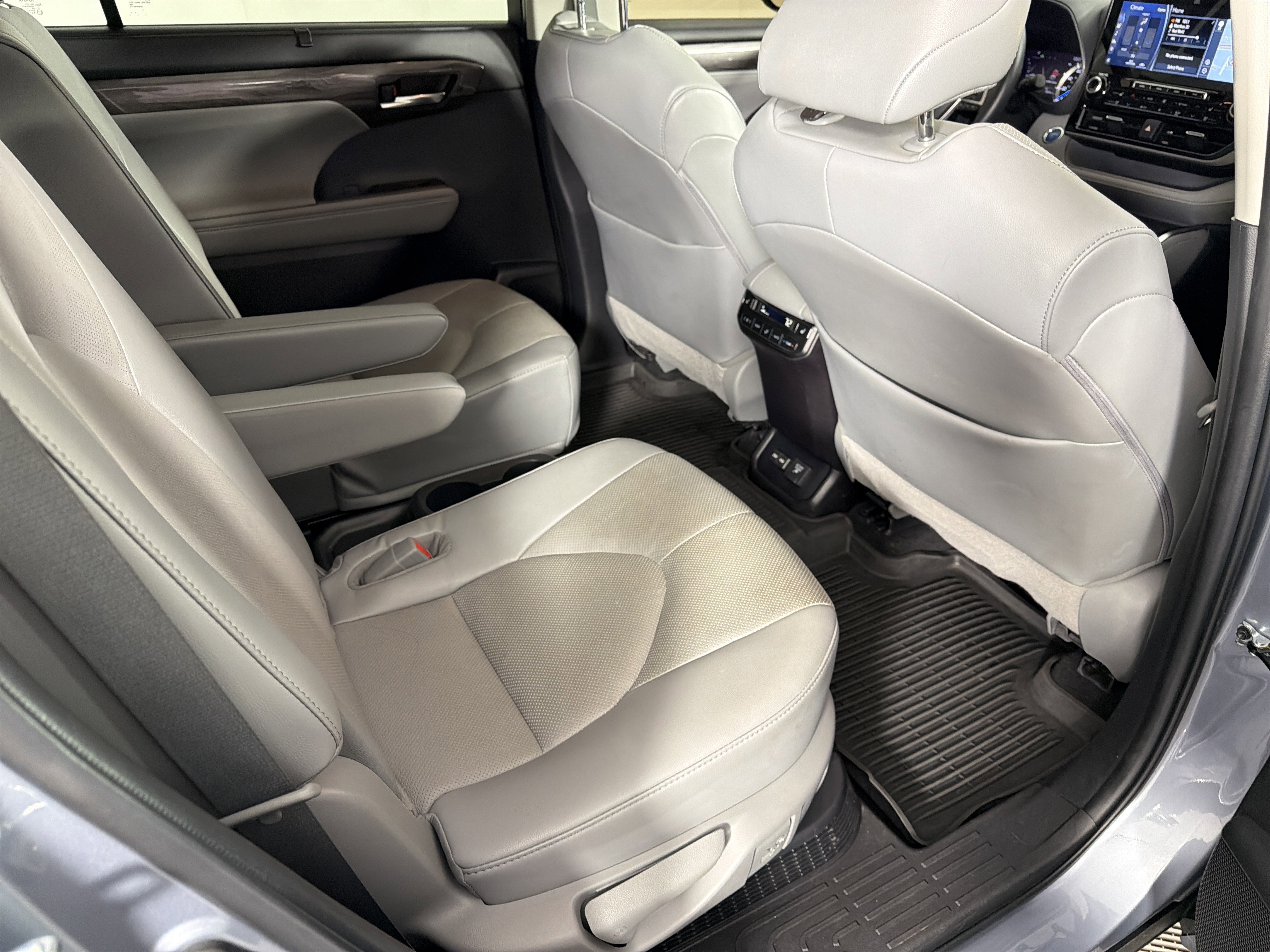 Used 2022 Toyota Highlander Platinum AWD/4WD image 28