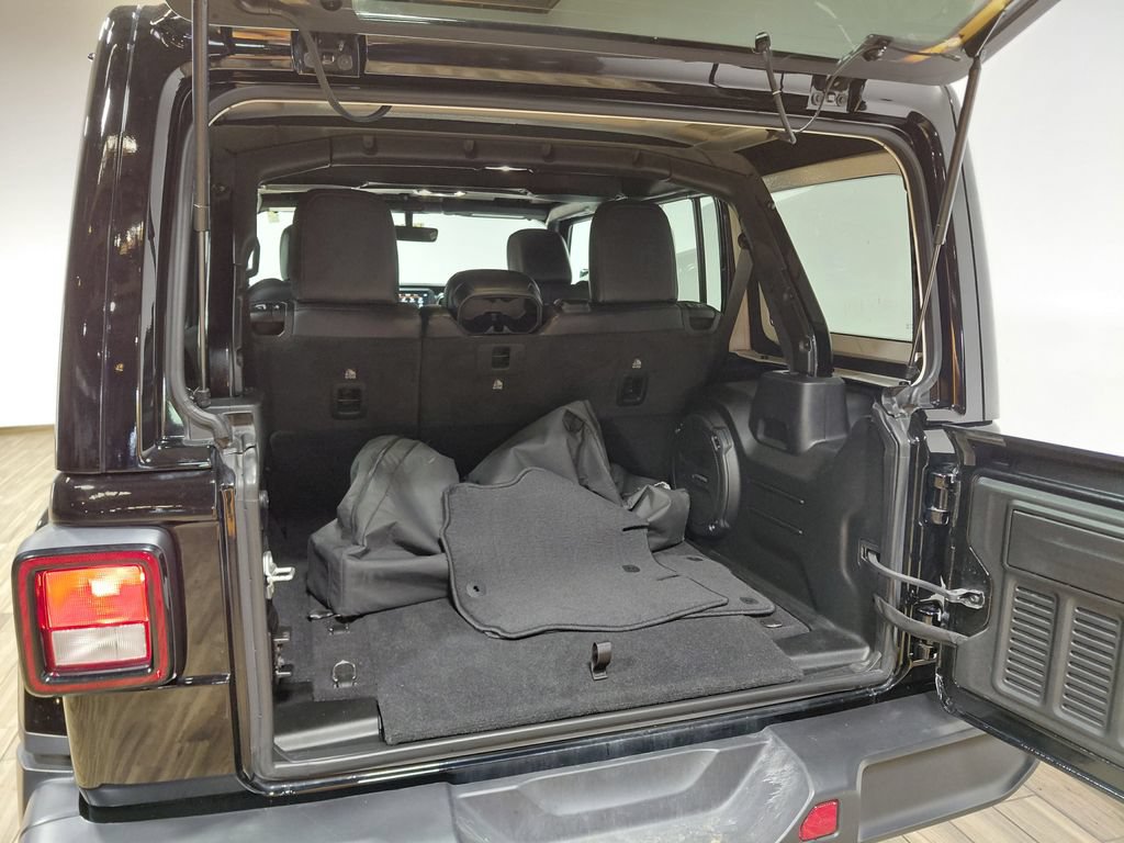 Used 2023 Jeep Wrangler Unlimited Sahara AWD/4WD image 44