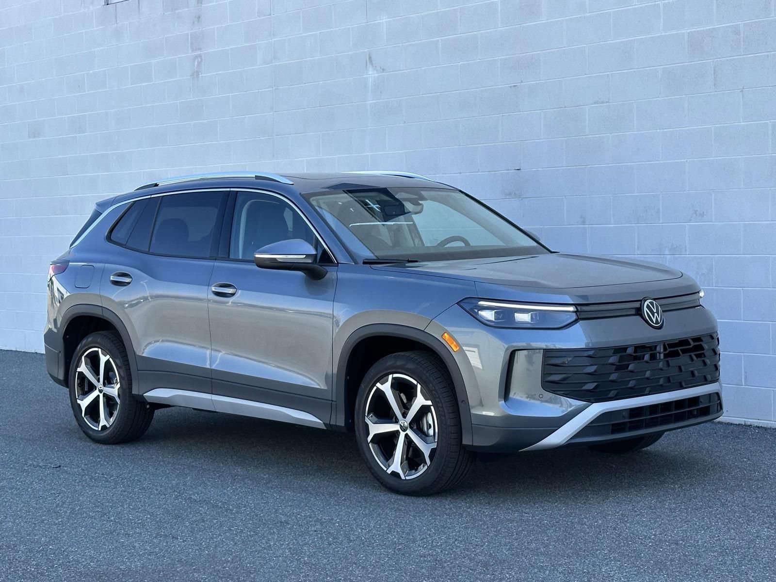 New 2026 Volkswagen Tiguan SE image 8