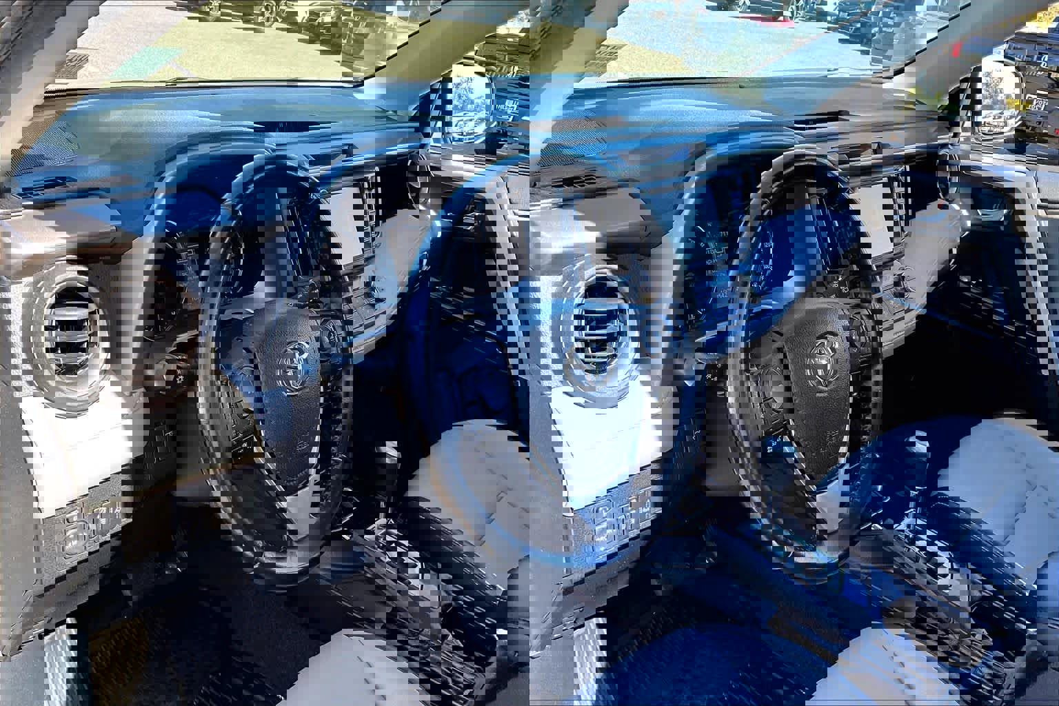 Used 2018 Toyota RAV4 Limited w/ Advanced Technology Package image 17