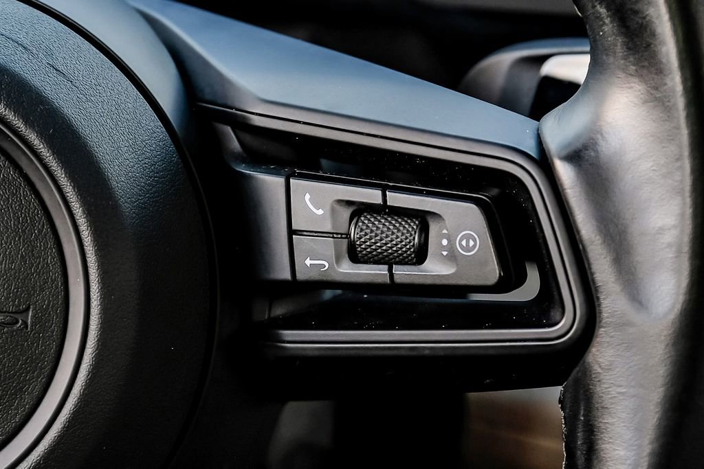 Used 2022 Porsche Taycan image 14