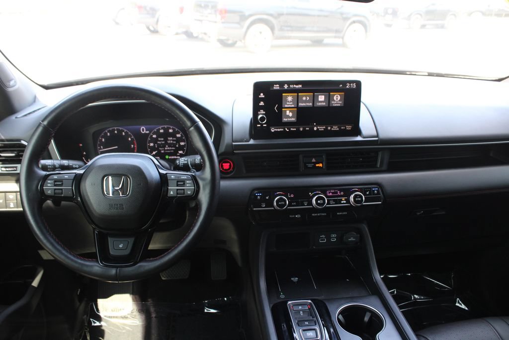 Certified 2025 Honda Pilot Black Edition image 16