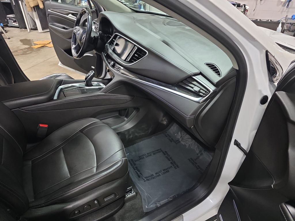 Used 2021 Buick Enclave Avenir w/ Avenir Technology Package image 10
