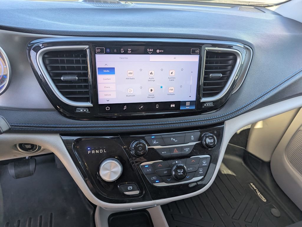 Used 2021 Chrysler Pacifica Touring image 15