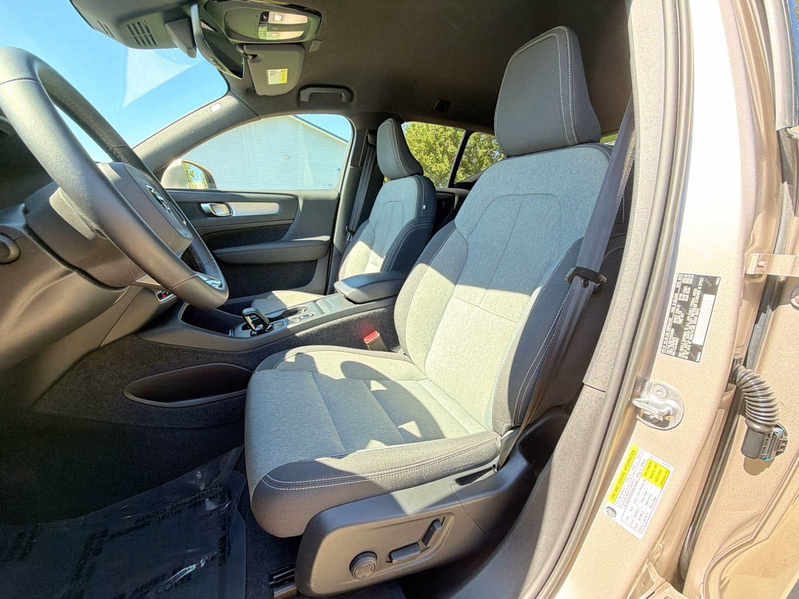 Used 2023 Volvo XC40 B5 Core w/ Convenience Package AWD/4WD image 13