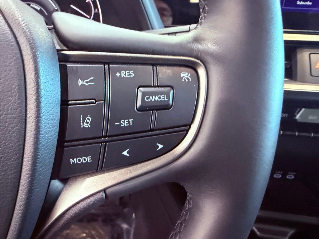 Used 2024 Lexus UX 250h AWD w/ Premium Package image 20