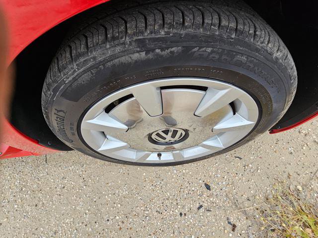 Used 2015 Volkswagen Beetle 1.8T FWD image 23