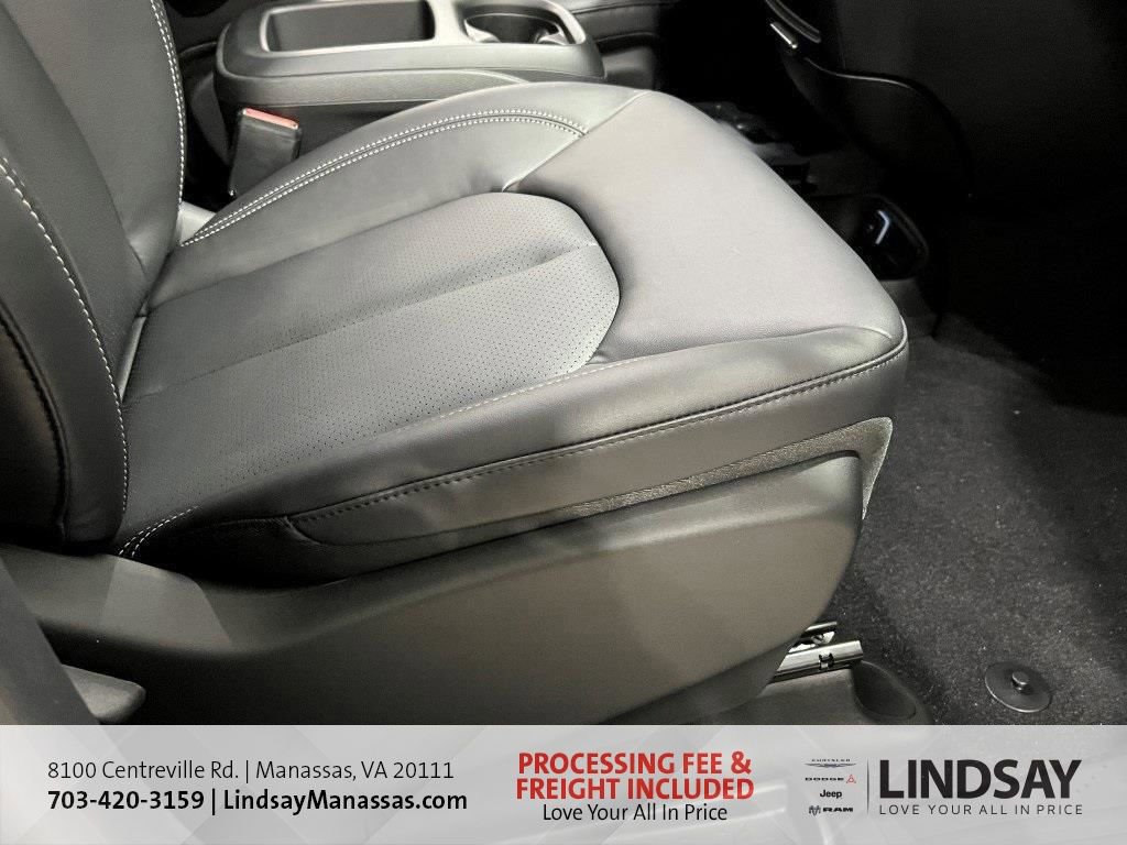New 2026 Chrysler Voyager LX image 33