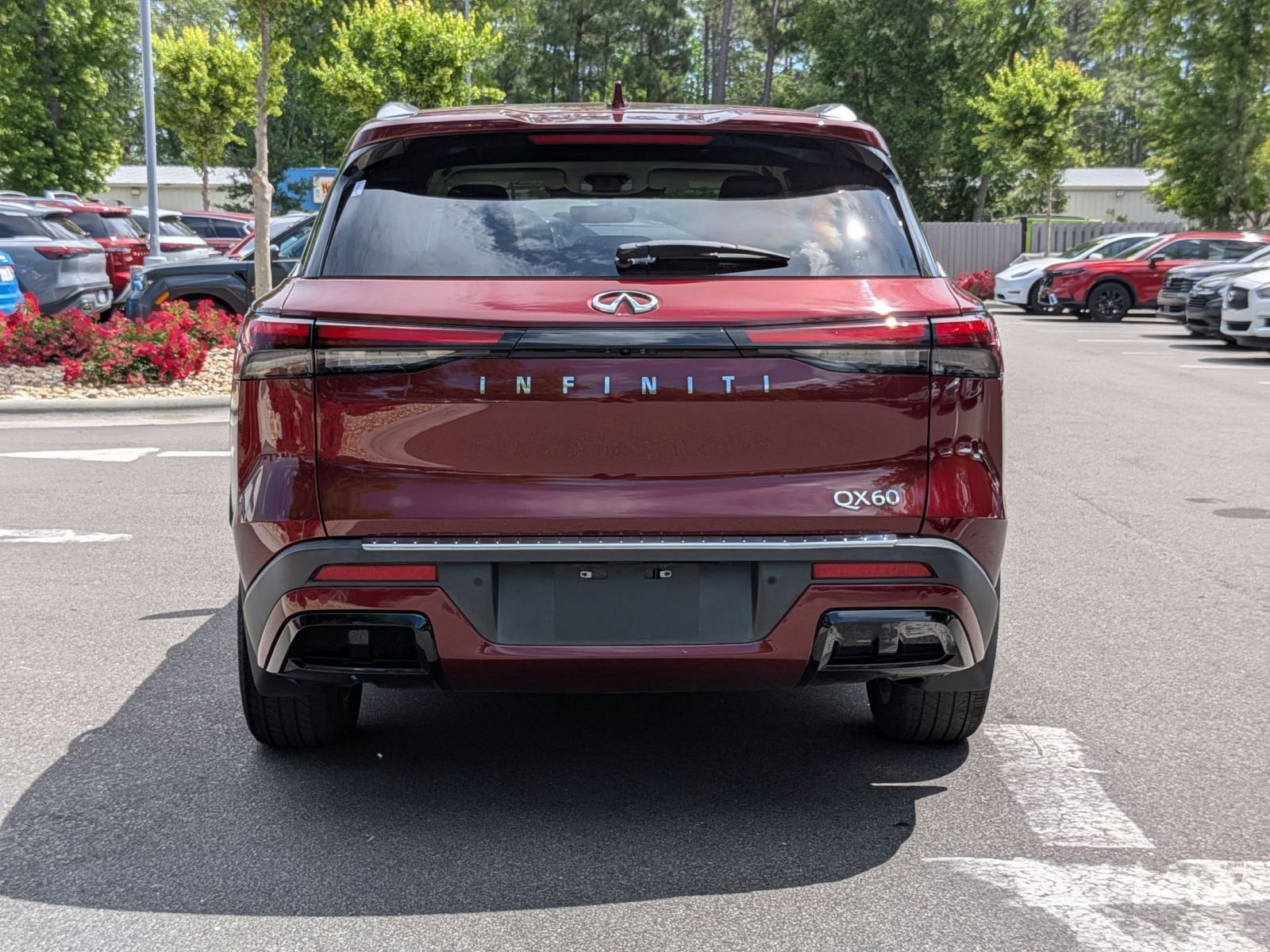 Used 2023 INFINITI QX60 Luxe w/ Cargo Package FWD image 4