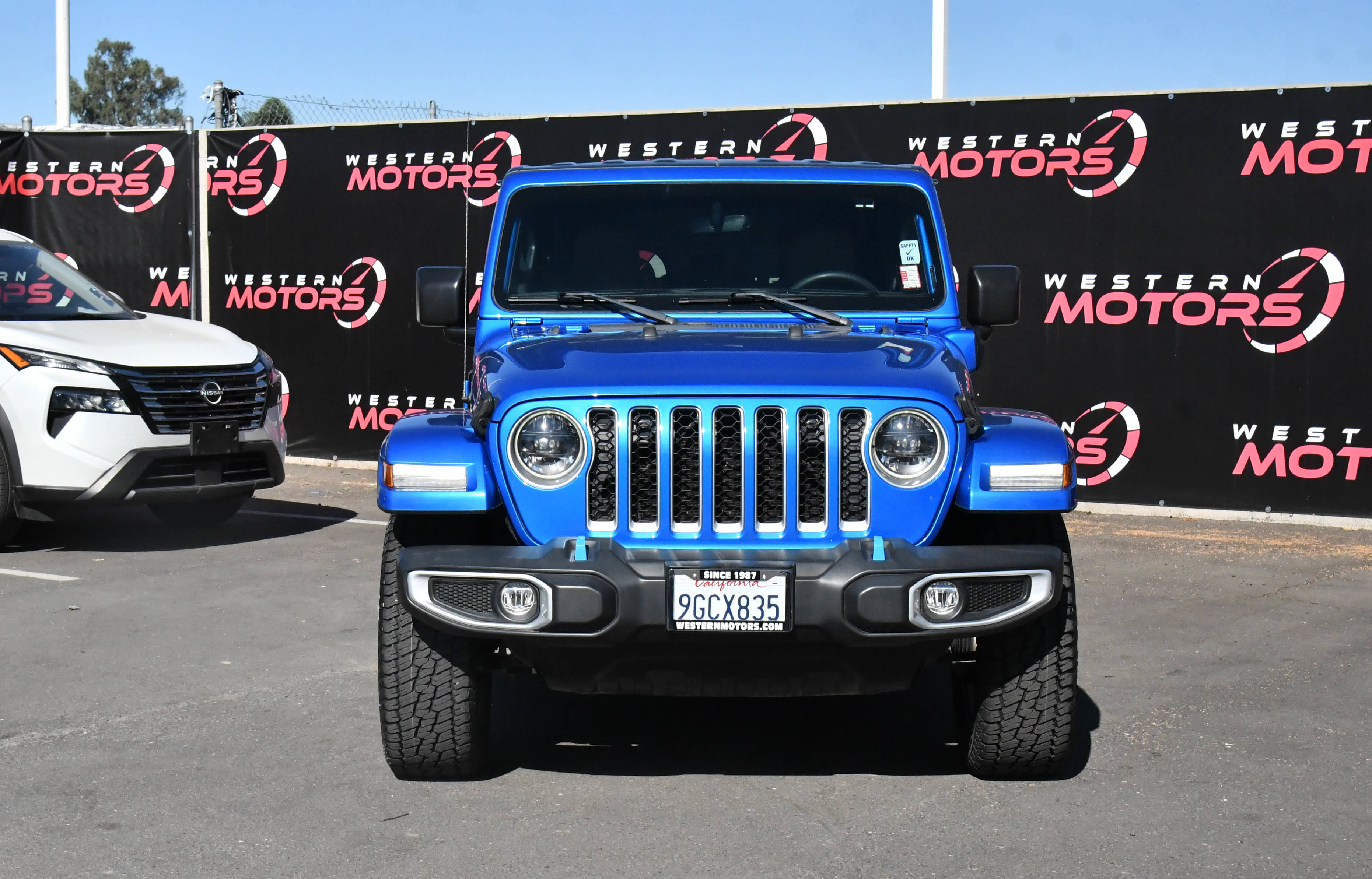 Used 2023 Jeep Wrangler Unlimited Sahara AWD/4WD image 2