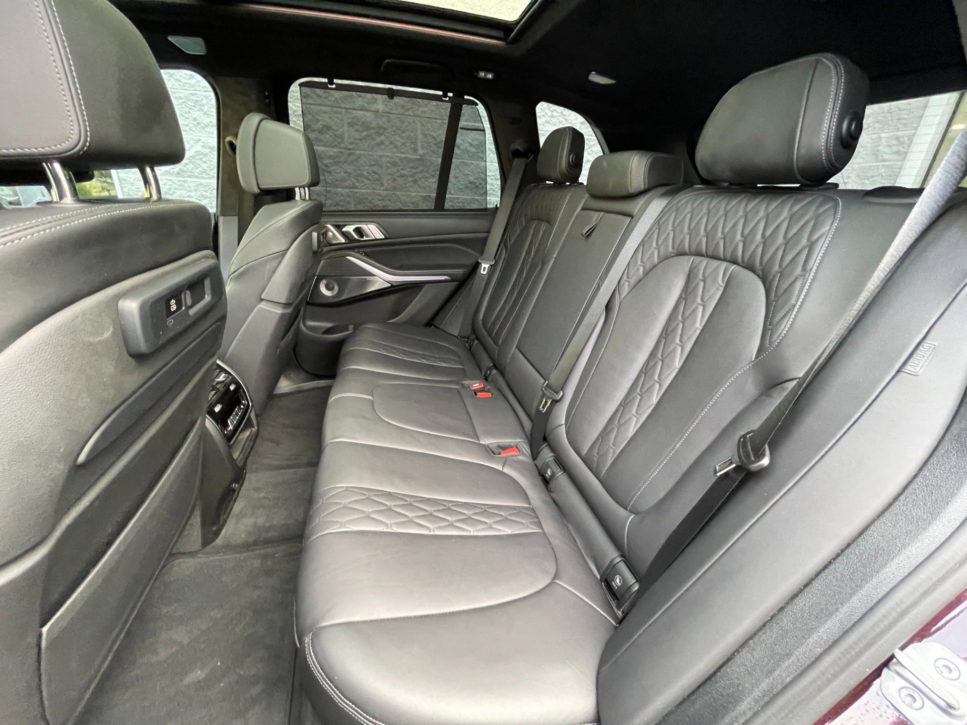 Used 2021 BMW X5 M50i w/ Executive Package image 27