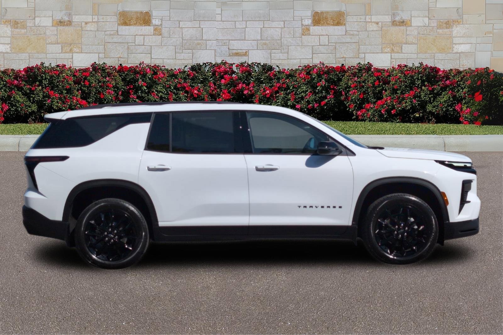 New 2026 Chevrolet Traverse LT image 2