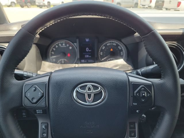 Used 2019 Toyota Tacoma TRD Sport w/ TRD Premium Sport Package AWD/4WD image 24