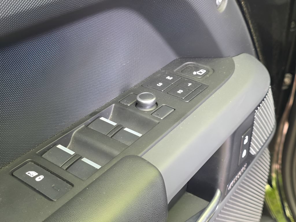 Used 2020 Land Rover Defender 110 X AWD/4WD image 14