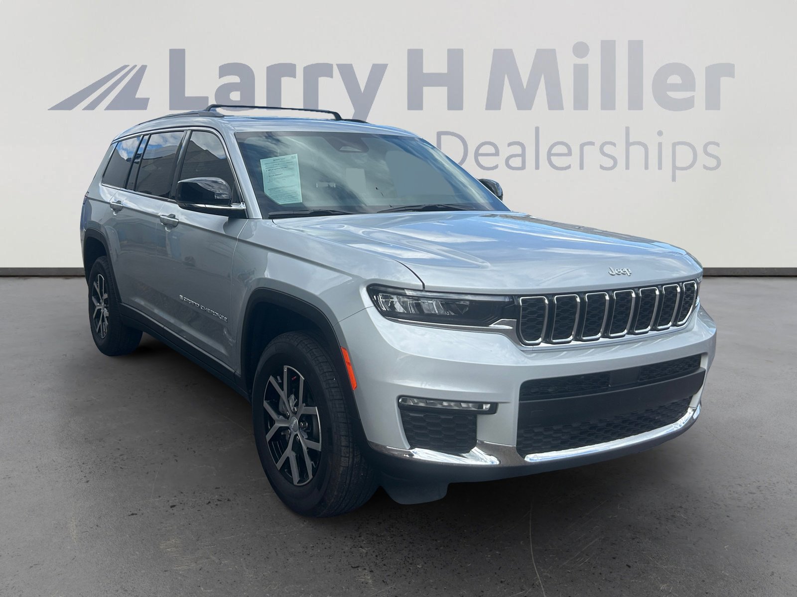 Used 2025 Jeep Grand Cherokee L Limited AWD/4WD image 8
