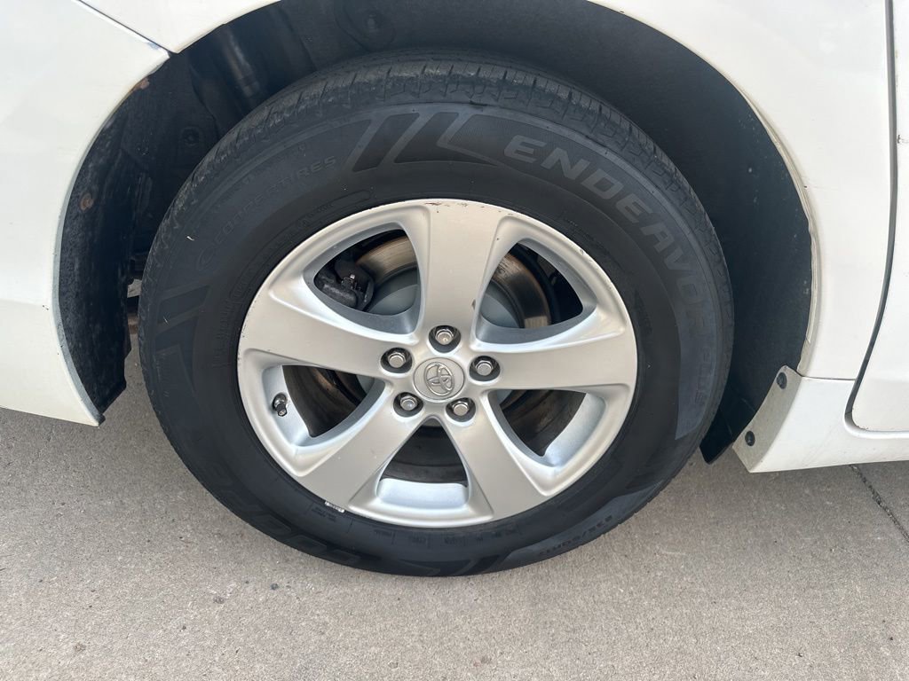 Used 2013 Toyota Sienna LE FWD image 40