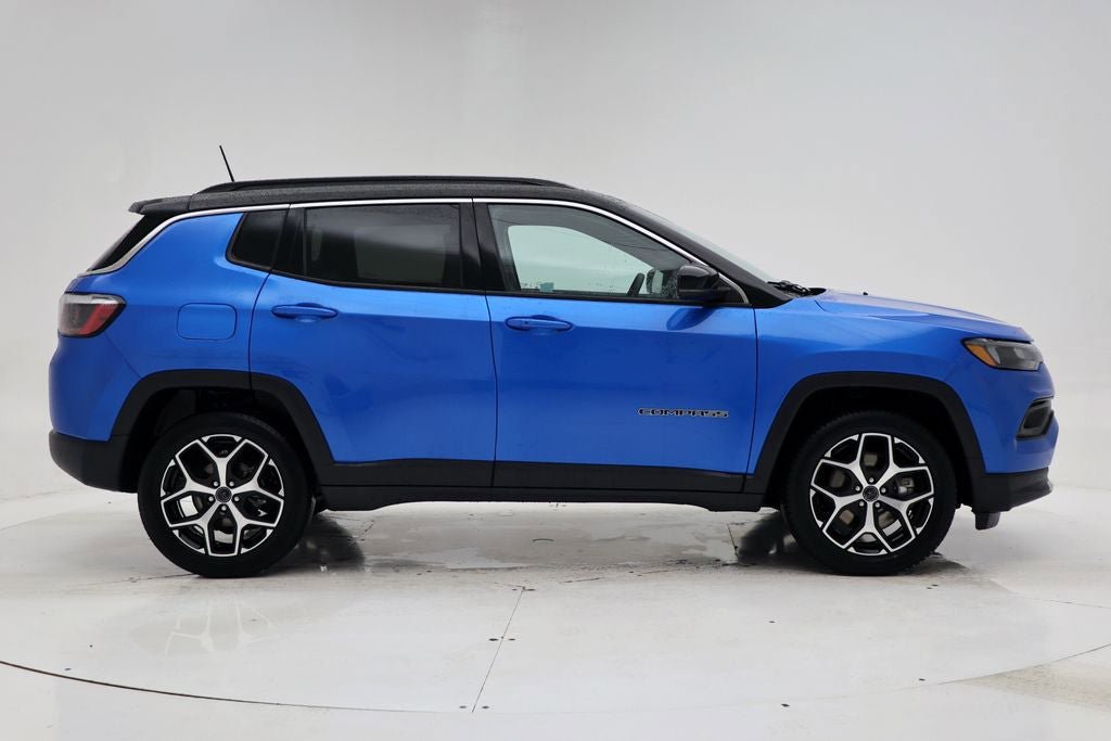Used 2025 Jeep Compass Limited AWD/4WD image 3