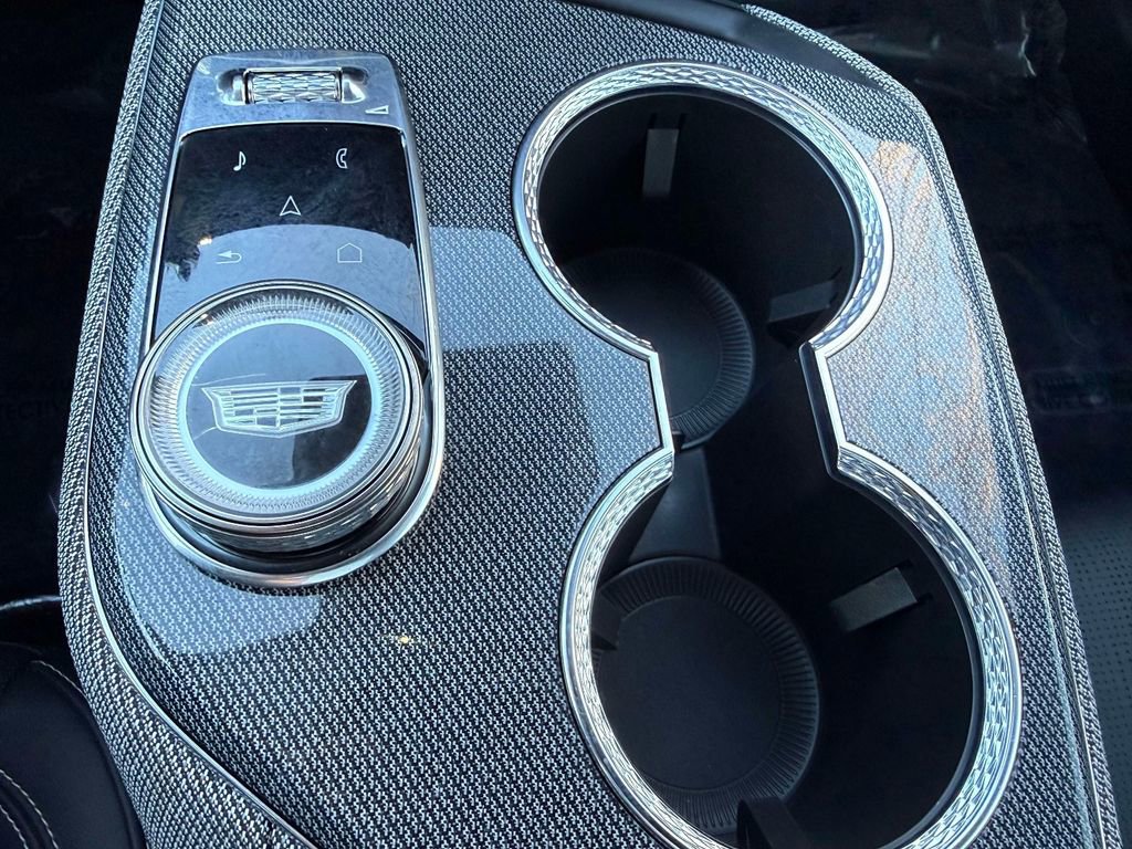 Used 2025 Cadillac Optiq Luxury 2 w/ LPO, Floor Liner Package AWD/4WD image 24