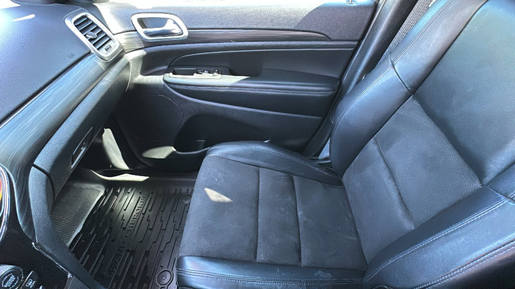 Used 2021 Jeep Grand Cherokee Laredo X image 12