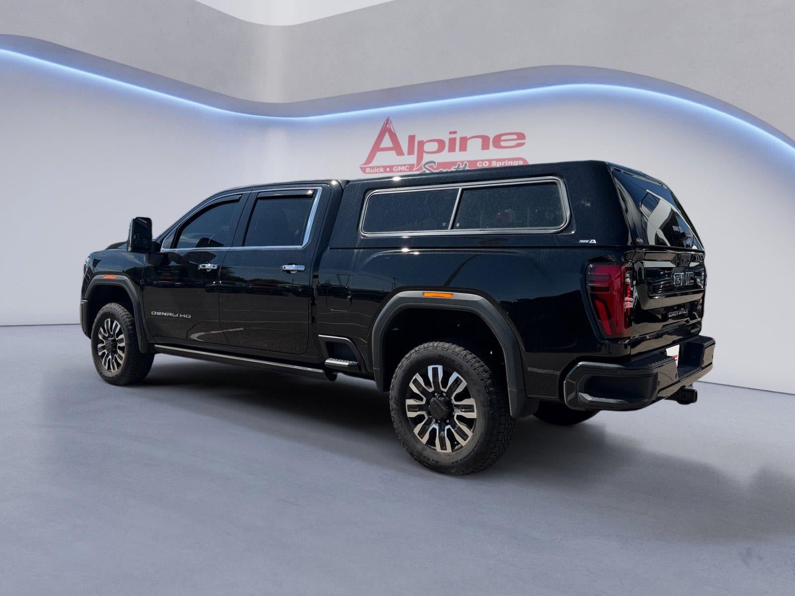 Used 2025 GMC Sierra 3500 Denali Ultimate AWD/4WD image 3