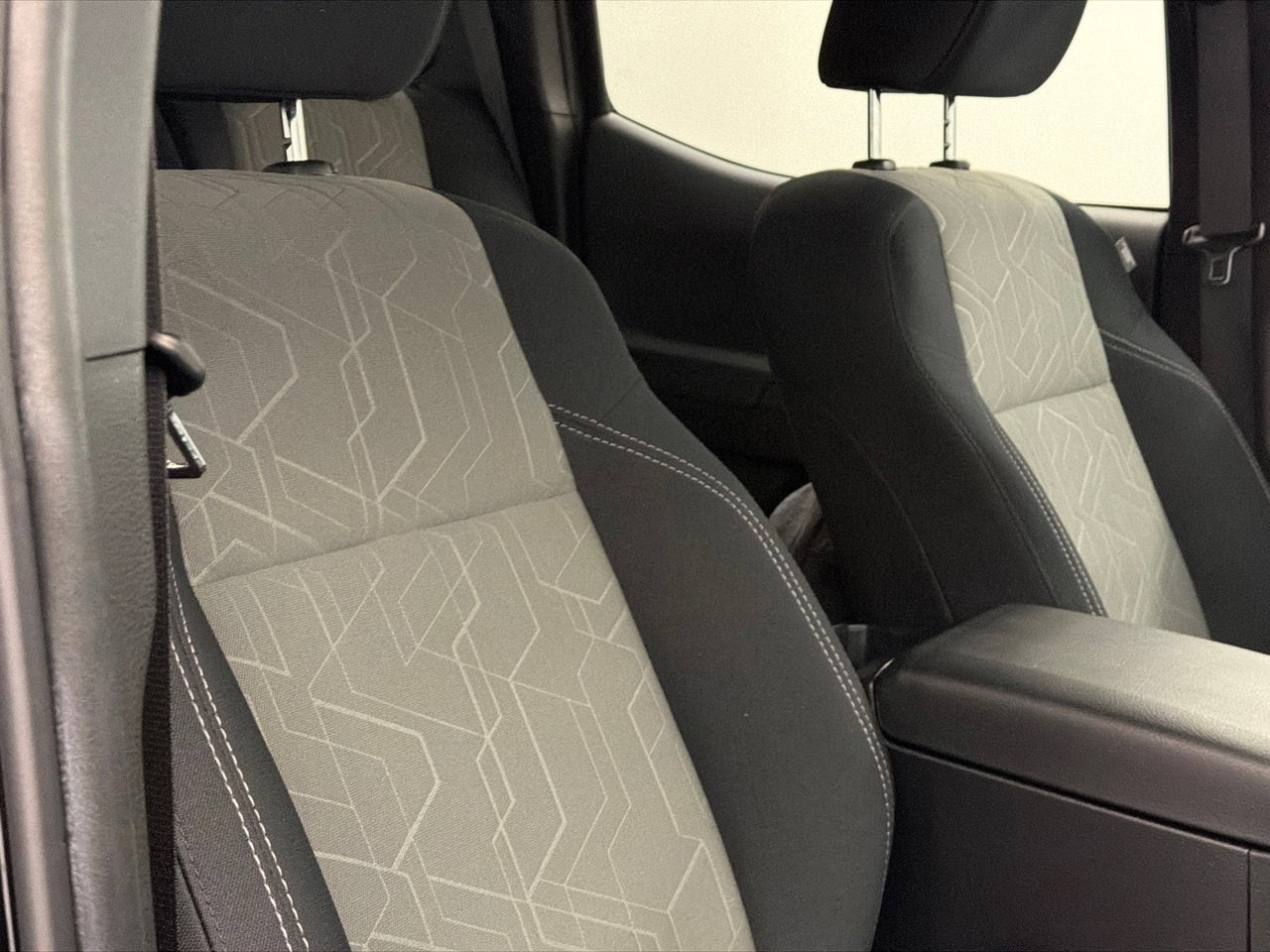 Used 2022 Toyota Tacoma TRD Off-Road image 11