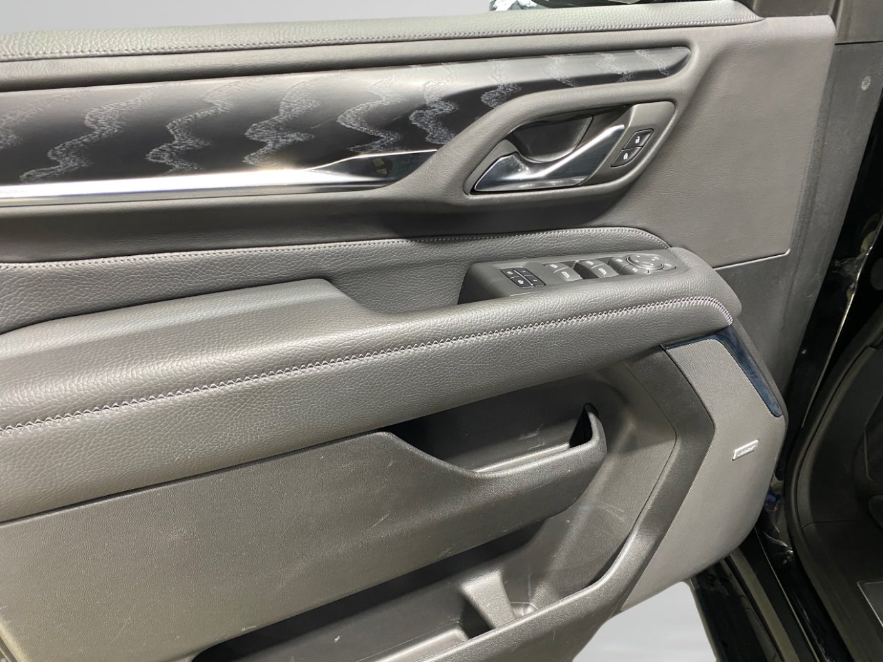 Used 2022 GMC Yukon XL Denali image 9