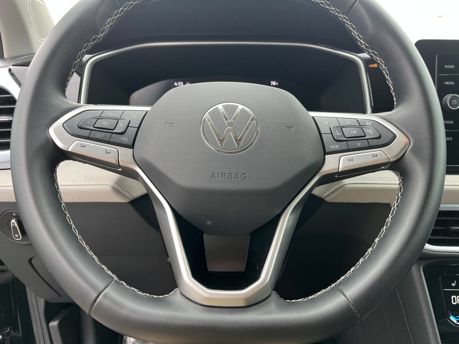 Used 2026 Volkswagen Taos SE AWD/4WD image 24
