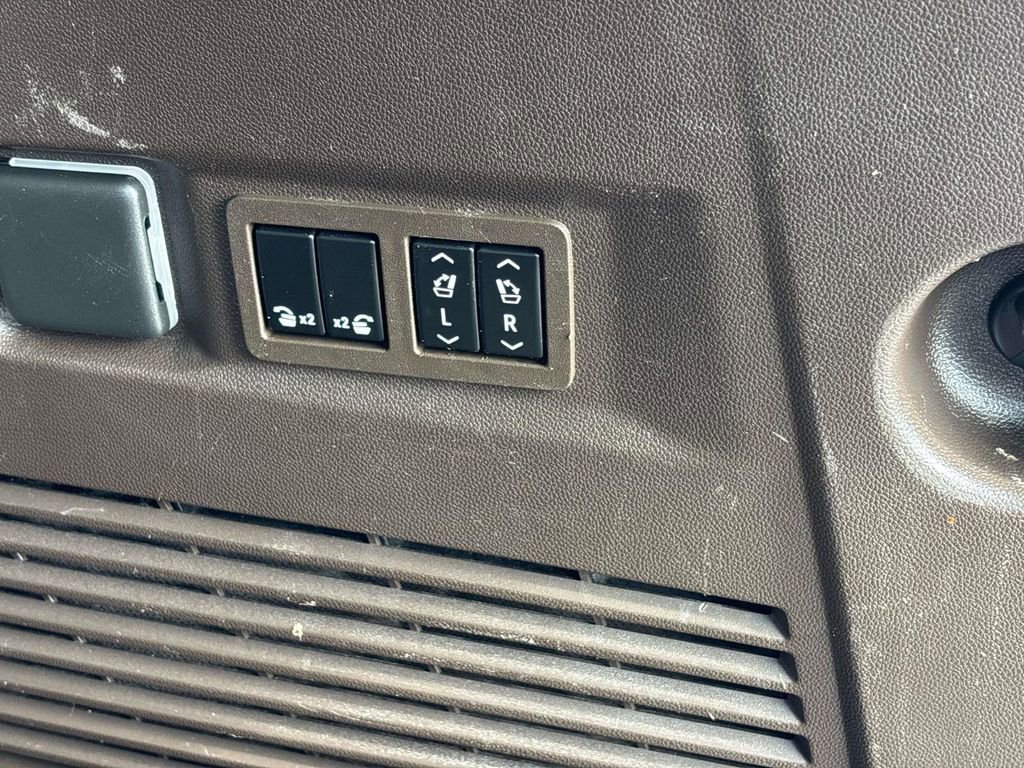 Used 2021 GMC Yukon SLT w/ SLT Premium Package image 17