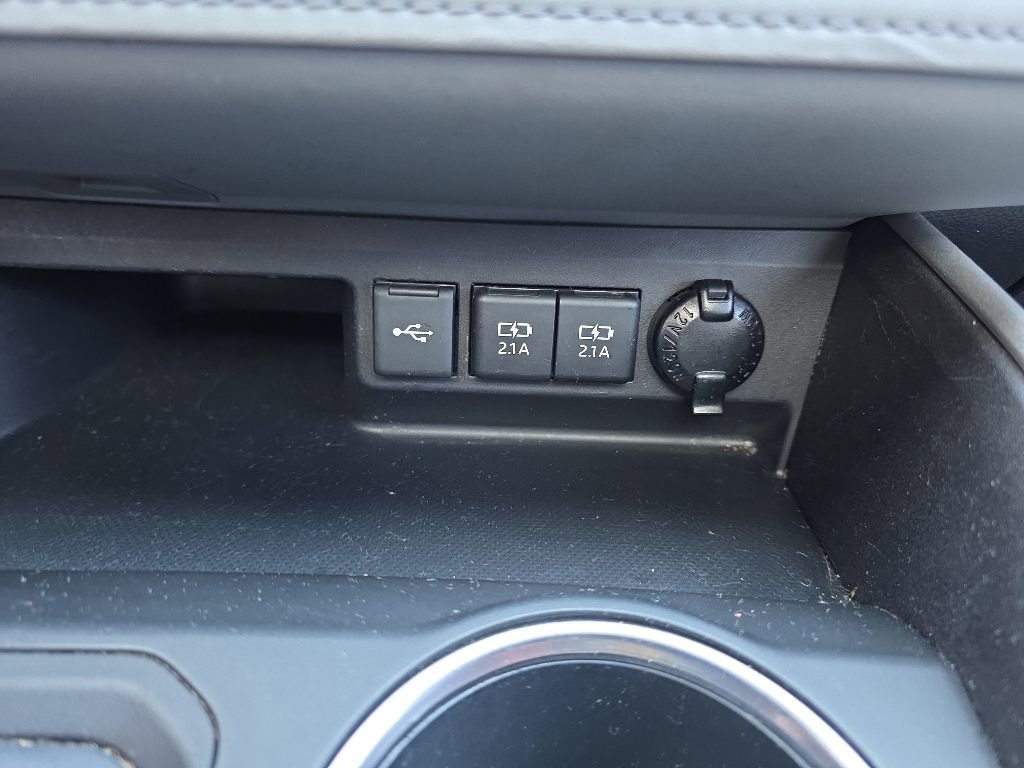 Used 2020 Toyota Highlander XLE AWD/4WD image 27