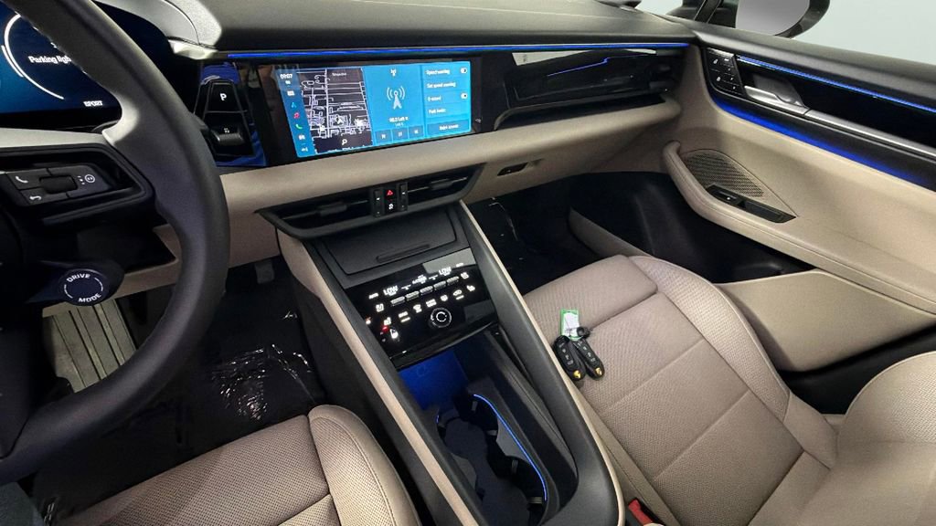 Used 2025 Porsche Macan Electric w/ Premium Package RWD image 19