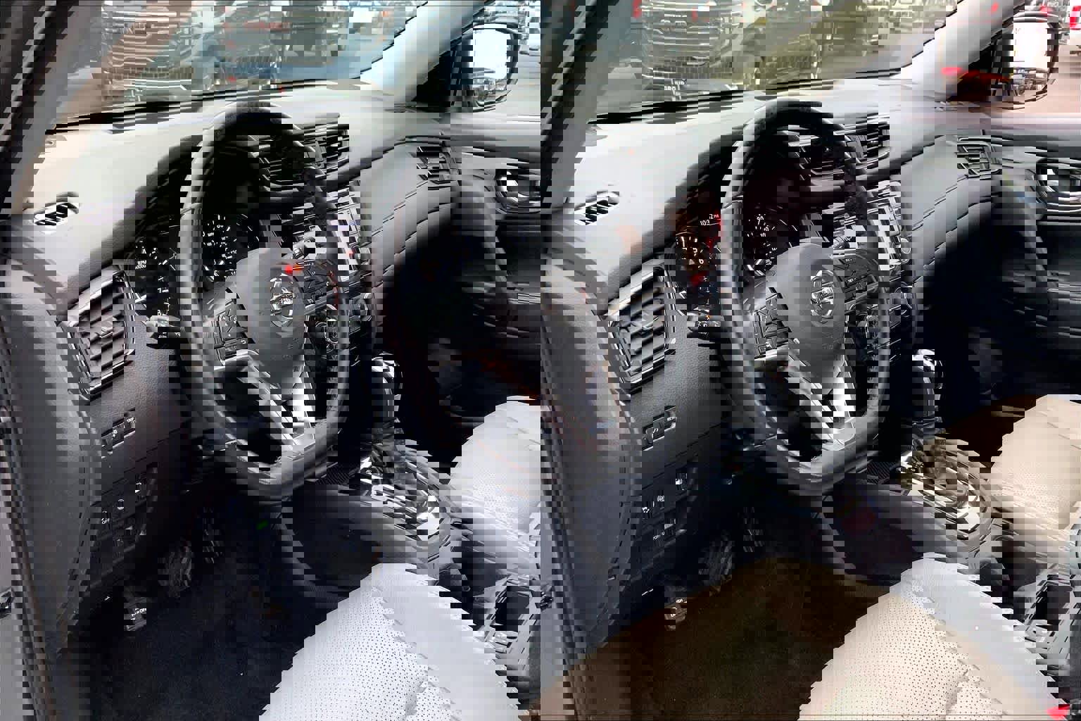 Used 2020 Nissan Rogue S w/ Special Edition Package FWD image 18