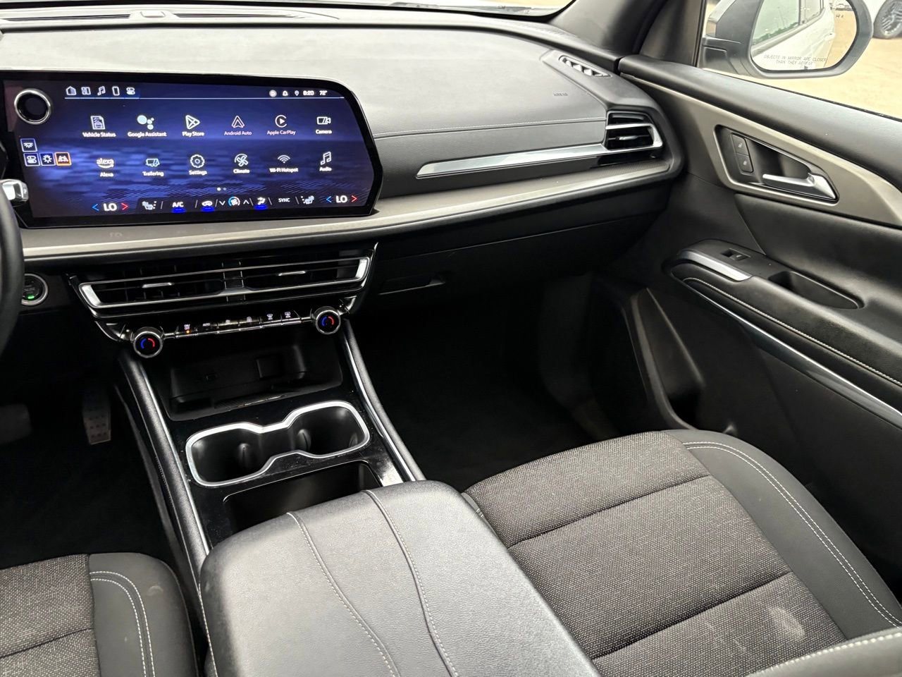 Used 2025 Chevrolet Traverse LT image 15