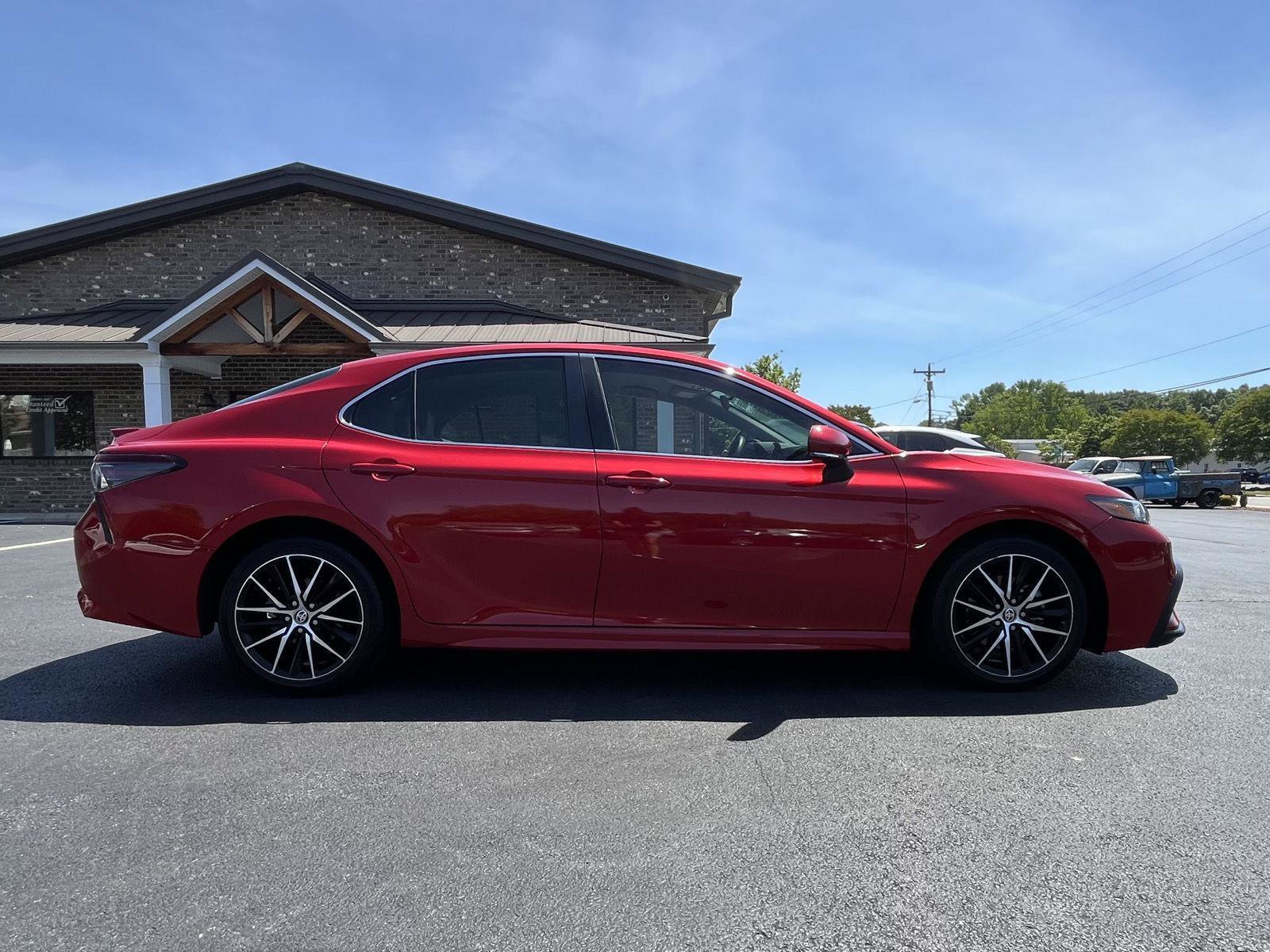Used 2022 Toyota Camry SE FWD image 24