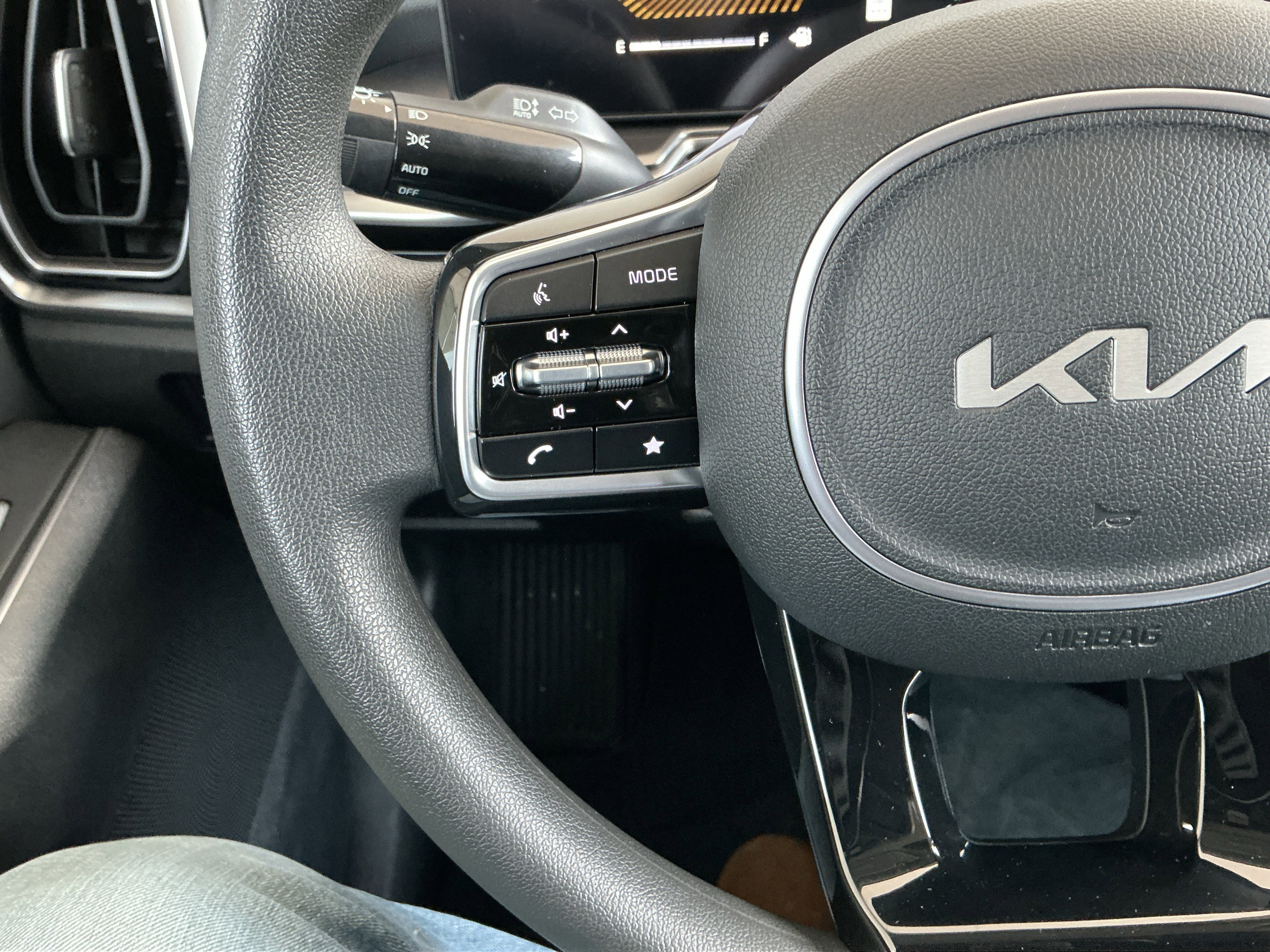 Used 2024 Kia Sorento LX image 12