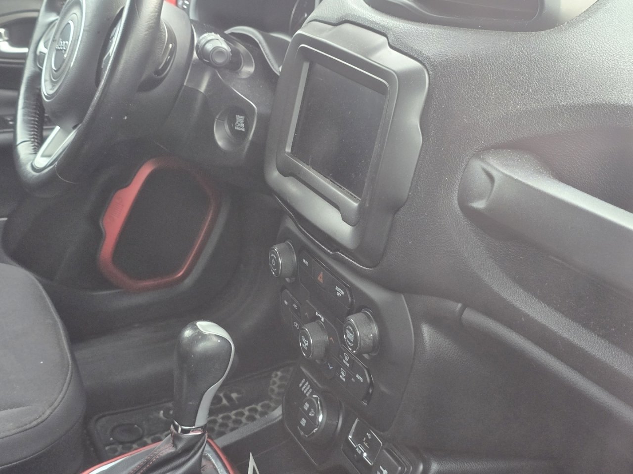 Used 2018 Jeep Renegade Trailhawk w/ Cold Weather Group II image 18