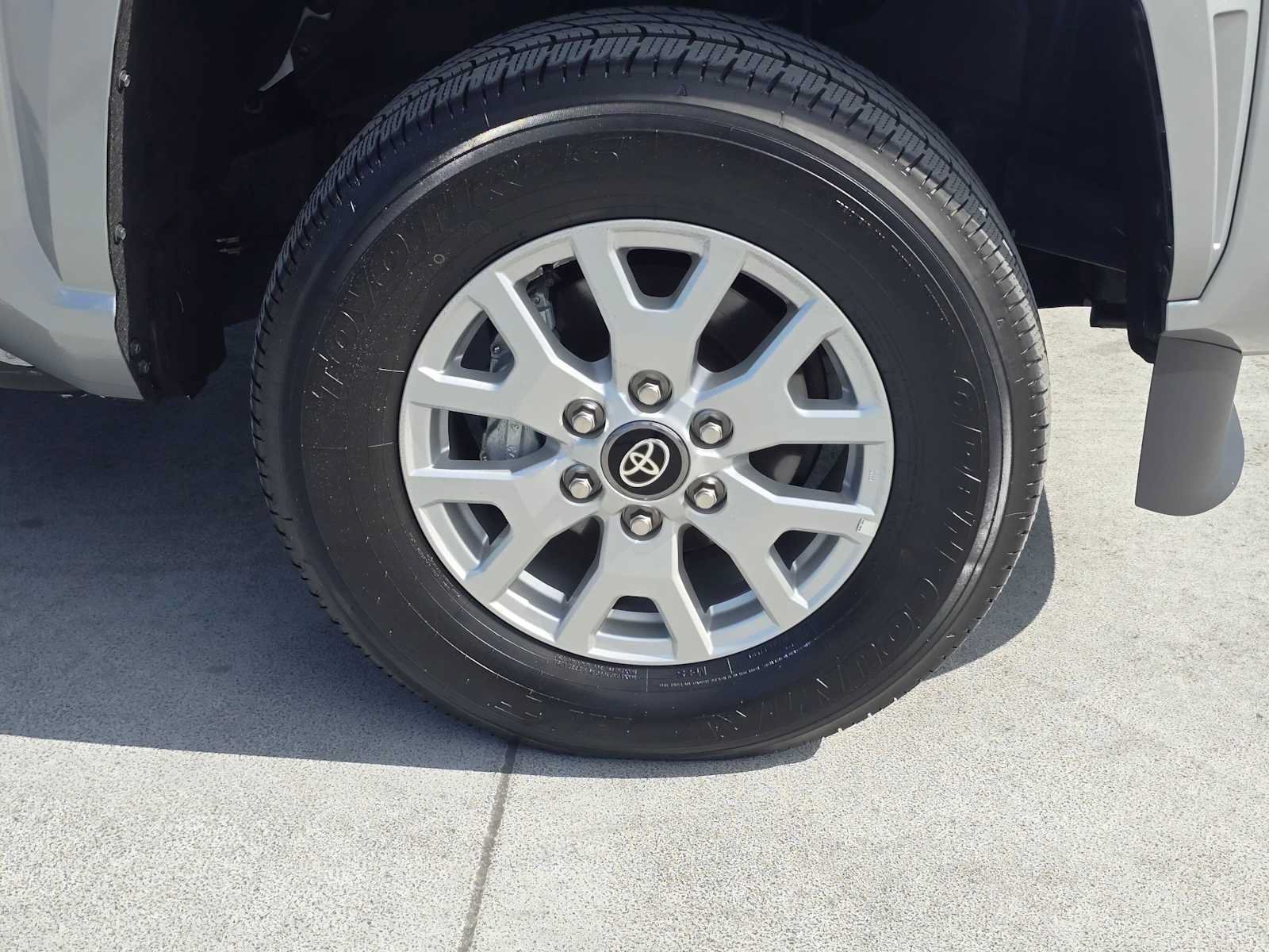 Certified 2025 Toyota Tacoma SR5 AWD/4WD image 9