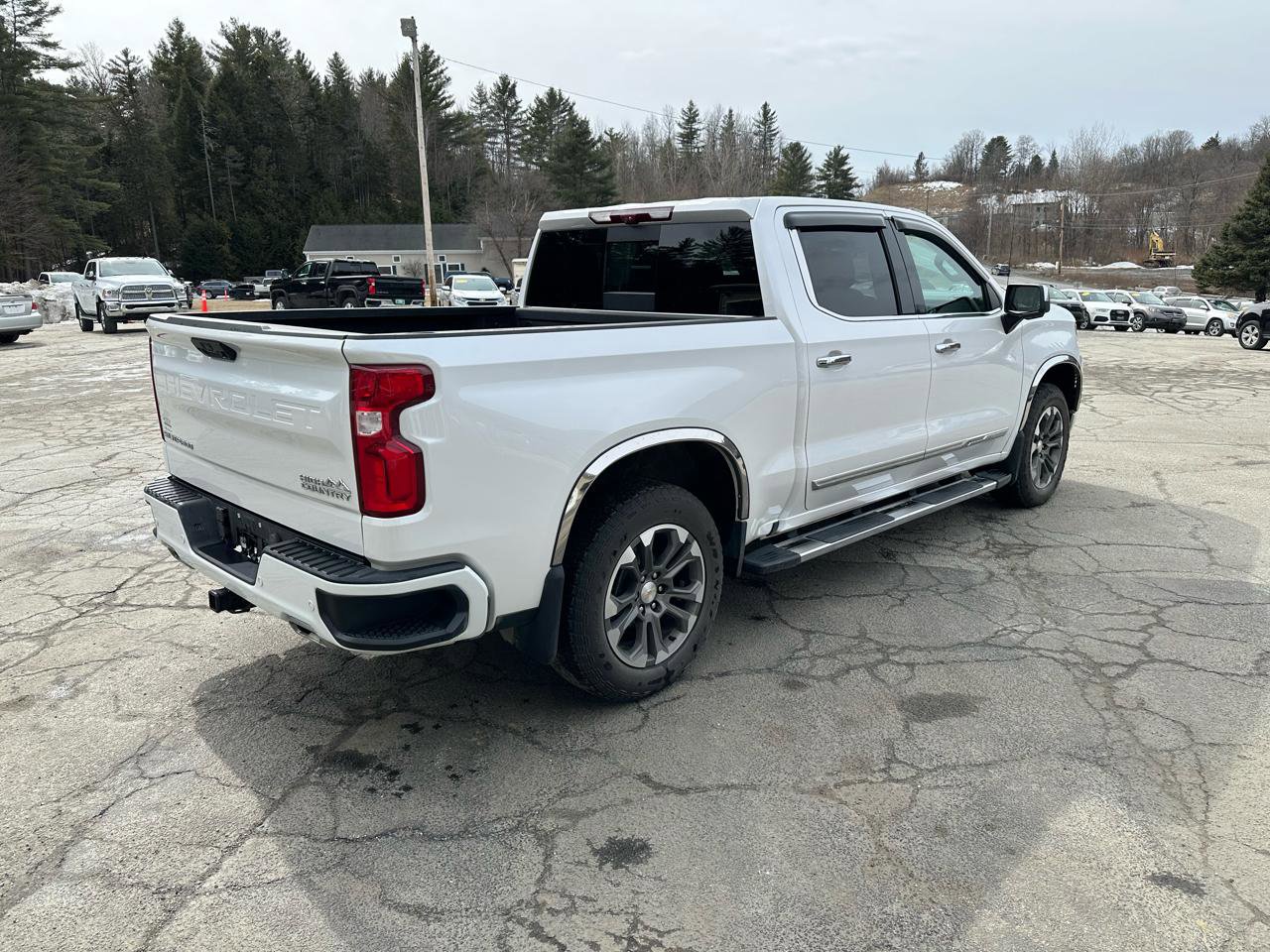 Used 2024 Chevrolet Silverado 1500 High Country w/ Technology Package image 4