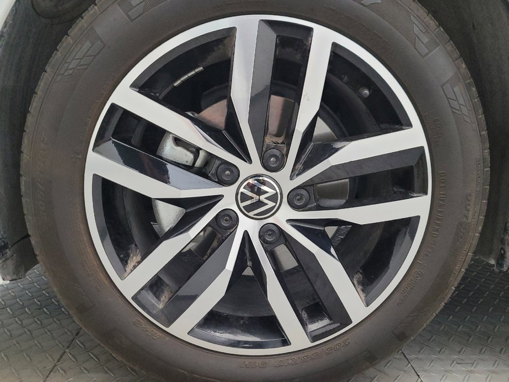 Used 2025 Volkswagen Jetta SE FWD image 31