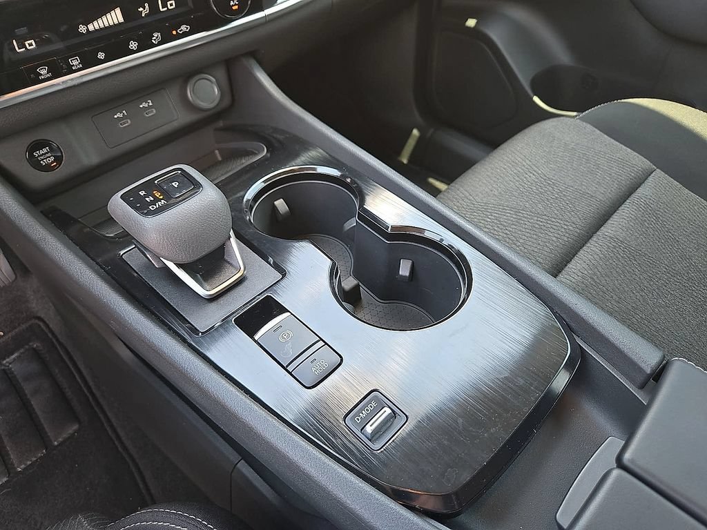 Used 2025 Nissan Rogue SV FWD image 20
