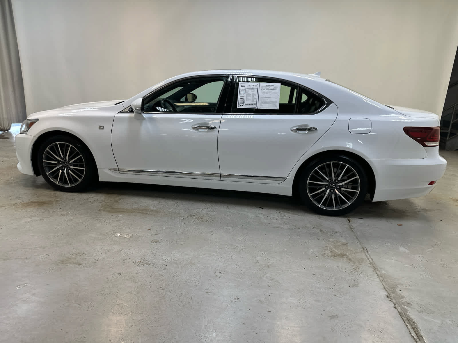 Used 2013 Lexus LS 460 AWD w/ F-Sport Pkg image 9
