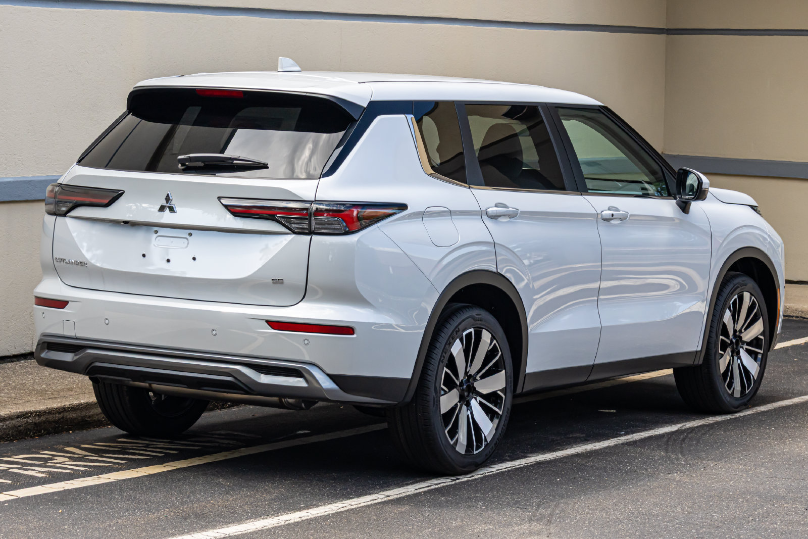 New 2026 Mitsubishi Outlander SE FWD image 10