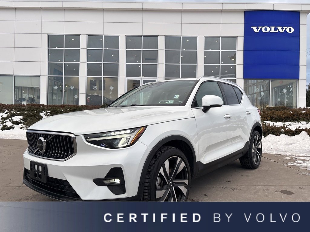 Certified 2023 Volvo XC40 B5 Plus w/ Protection Package Premier image 1