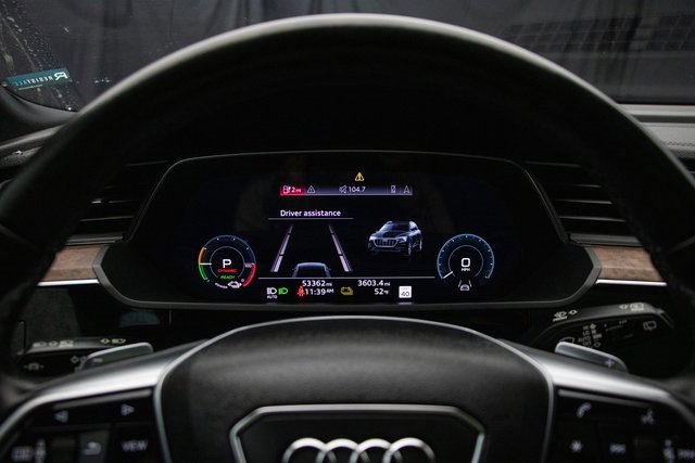 Used 2022 Audi e-tron Premium Plus w/ Premium Plus Package image 32