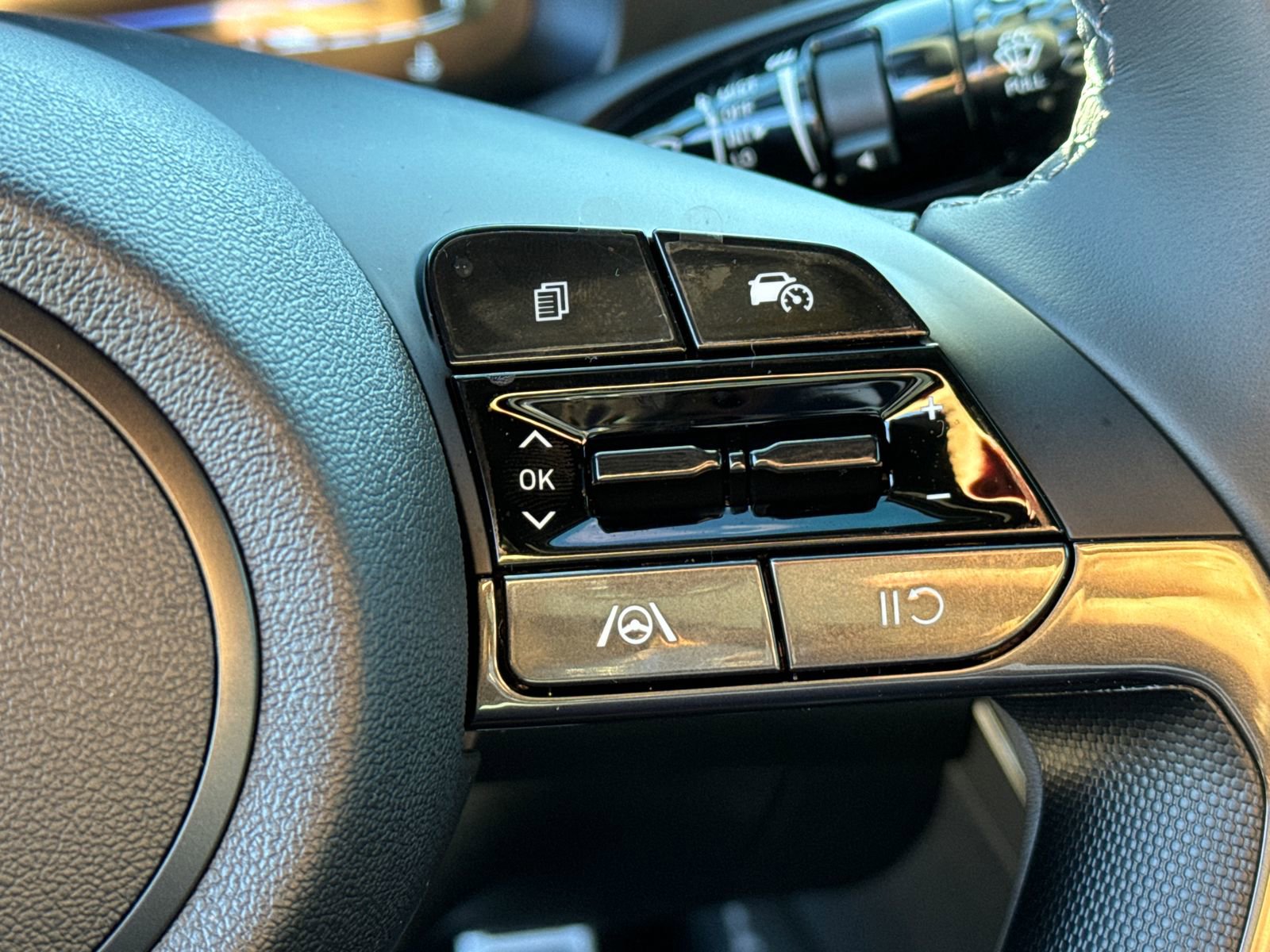 Used 2025 Hyundai Elantra Sport FWD image 27