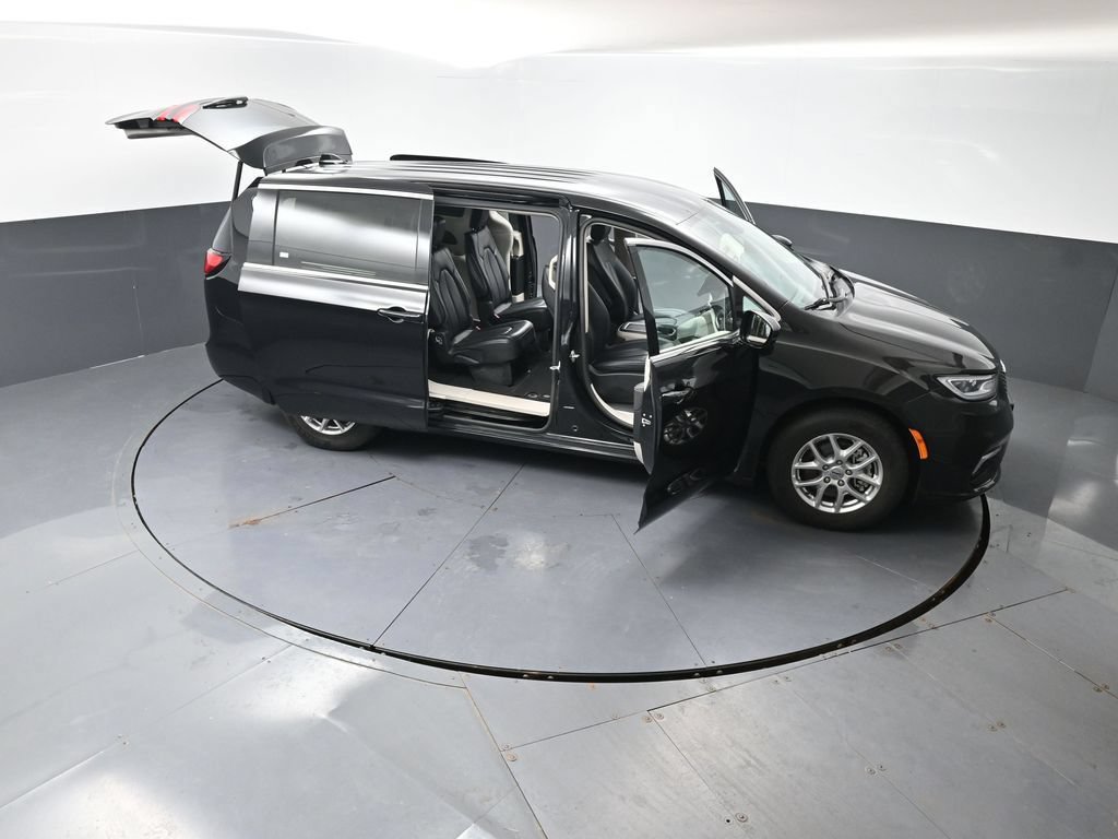 Used 2024 Chrysler Pacifica Touring-L FWD image 66