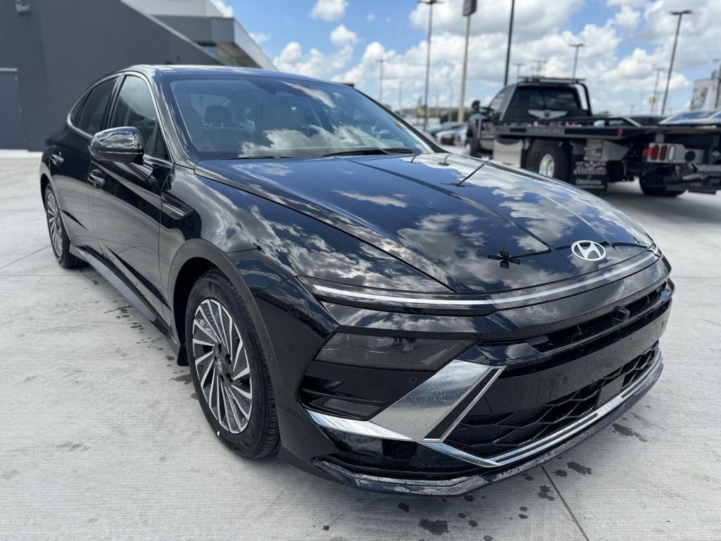 New 2025 Hyundai Sonata Limited image 3