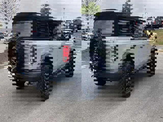 Used 2022 Ford Bronco Black Diamond image 4