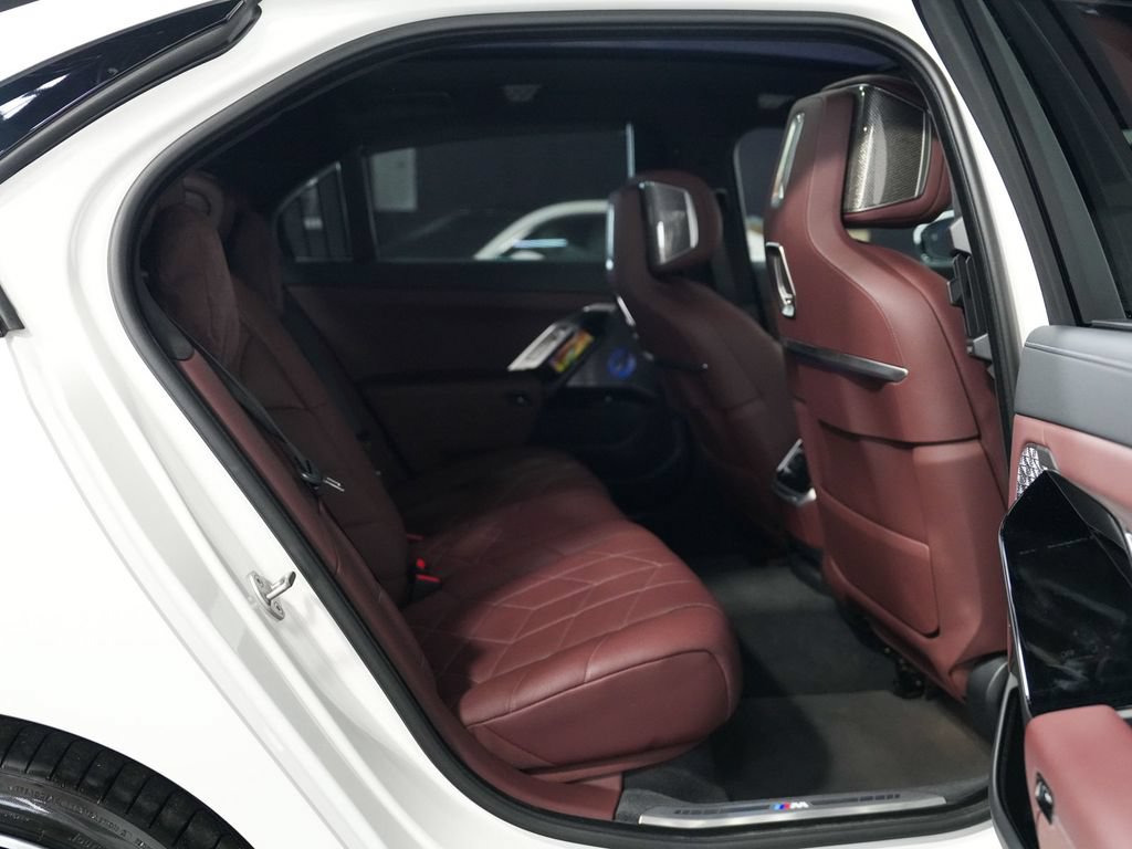 Used 2023 BMW i7 xDrive60 AWD/4WD image 35